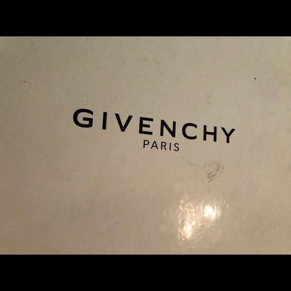 Givenchy Empty 📦 - Picture 1 of 7